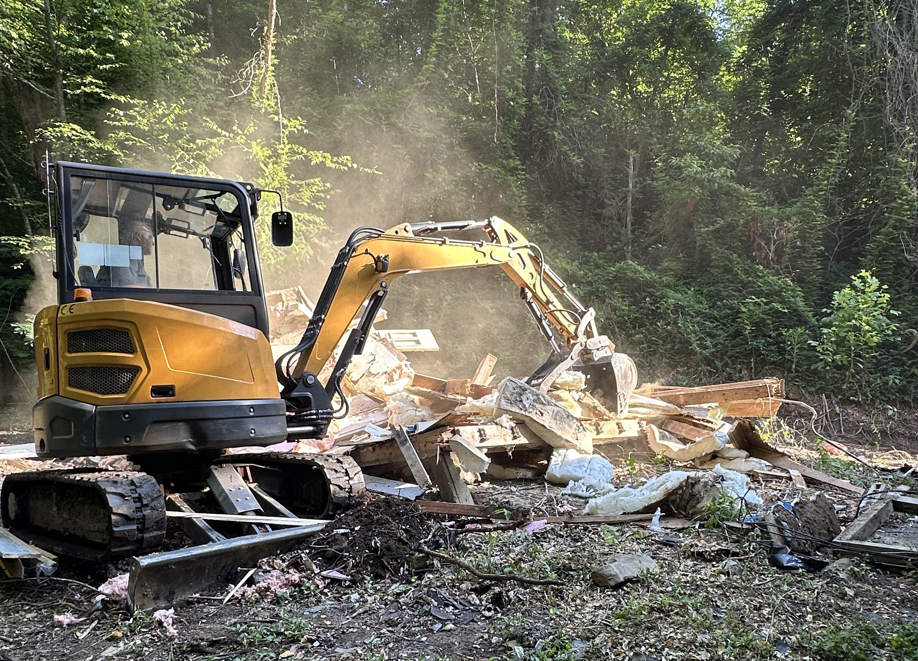 Light demolition cleanup and debris haul-off in North Georgia